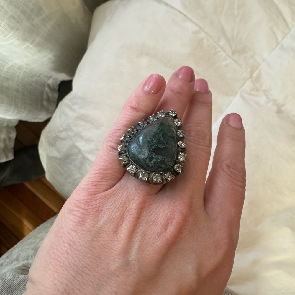 Funky Silver and Green Teardrop Ring - Picture 3 of 5